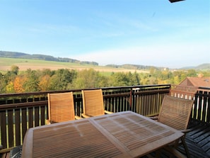 Ciel, Propriété, Nuage, Bois, Paysage Naturel, Lumière Du Soleil, Arbre, Clôture, Chalet, Herbe