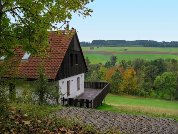 House, Property, Cottage, Natural Landscape, Farmhouse, Rural Area, Tree, Farm, Home, Grass