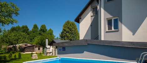 Building, Plant, Property, Sky, Window, Swimming Pool, Pool, Azure, Shade, House