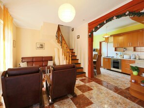 Eigentum, Zimmer, Gebäude, Interior Design, Möbel, Grundeigentum, Fussboden, Haus, Wohnzimmer, Zuhause