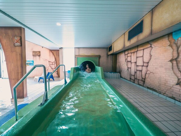 L'Eau, Piscine, Loisir, Aqua, Des Loisirs, Amusement, Centre De Loisirs, Thermes, Verre, Sol