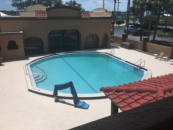 Beautiful swimming pool, family fun!