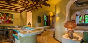 Villa Las Rocas - Kitchen and main entry