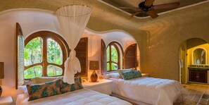 Villa Las Rocas - Bedroom suite with two queen beds