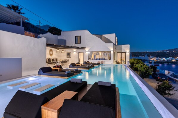 Exquisite Mykonos Villa | Villa Hephaestus I | 5 Bedroom | Infinity Pool | Outdoor Jacuzzi | Psarou