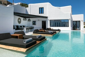 Exquisite Mykonos Villa | Villa Hephaestus I | 5 Bedroom | Infinity Pool | Outdoor Jacuzzi | Psarou
