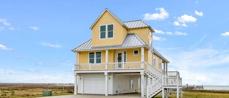 Port Bay House on a Grassy Acre
