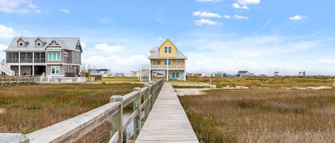 Port Bay House- Private Lighted Pier with Kayak Launch & Boat Dock
