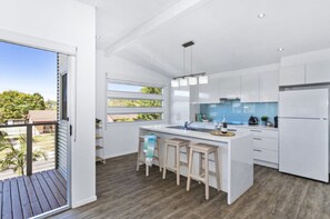 Kitchen & balcony
