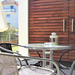 Ferienwohnung F3 mit kleiner Terrasse, 46qm, 1 Schlafzimmer, max. 3 Personen-Terrasse