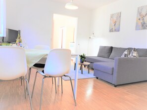 Ferienwohnung L4 mit Balkon, 50 qm, 1 Schlafzimmer, max. 3 Personen-Wohnzimmer