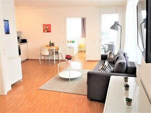 Ferienwohnung L5 mit Balkon 50 qm, 1 Schlafzimmer, max. 3 Personen-Wohnzimmer