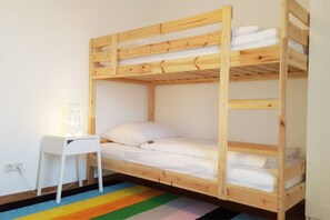 Ferienwohnung F1 mit kleiner Terrasse, 90qm, 3 Schlafzimmer, max. 6 Personen-F1_Kinderzimmer_1200x800px.jpg