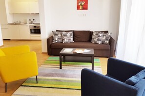Ferienwohnung F1 mit kleiner Terrasse, 90qm, 3 Schlafzimmer, max. 6 Personen-F1_Wohnbereich_1200x800px.jpg