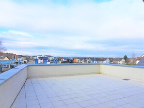 Ferienwohnung L6 - Deluxe  mit Dachterrasse, 90 qm, 2 Schlafzimmer, max. 6 Personen-Terasse mit Ausblick