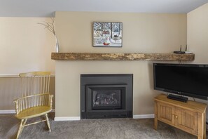 Ski home and enjoy a cozy evening around the fireplace