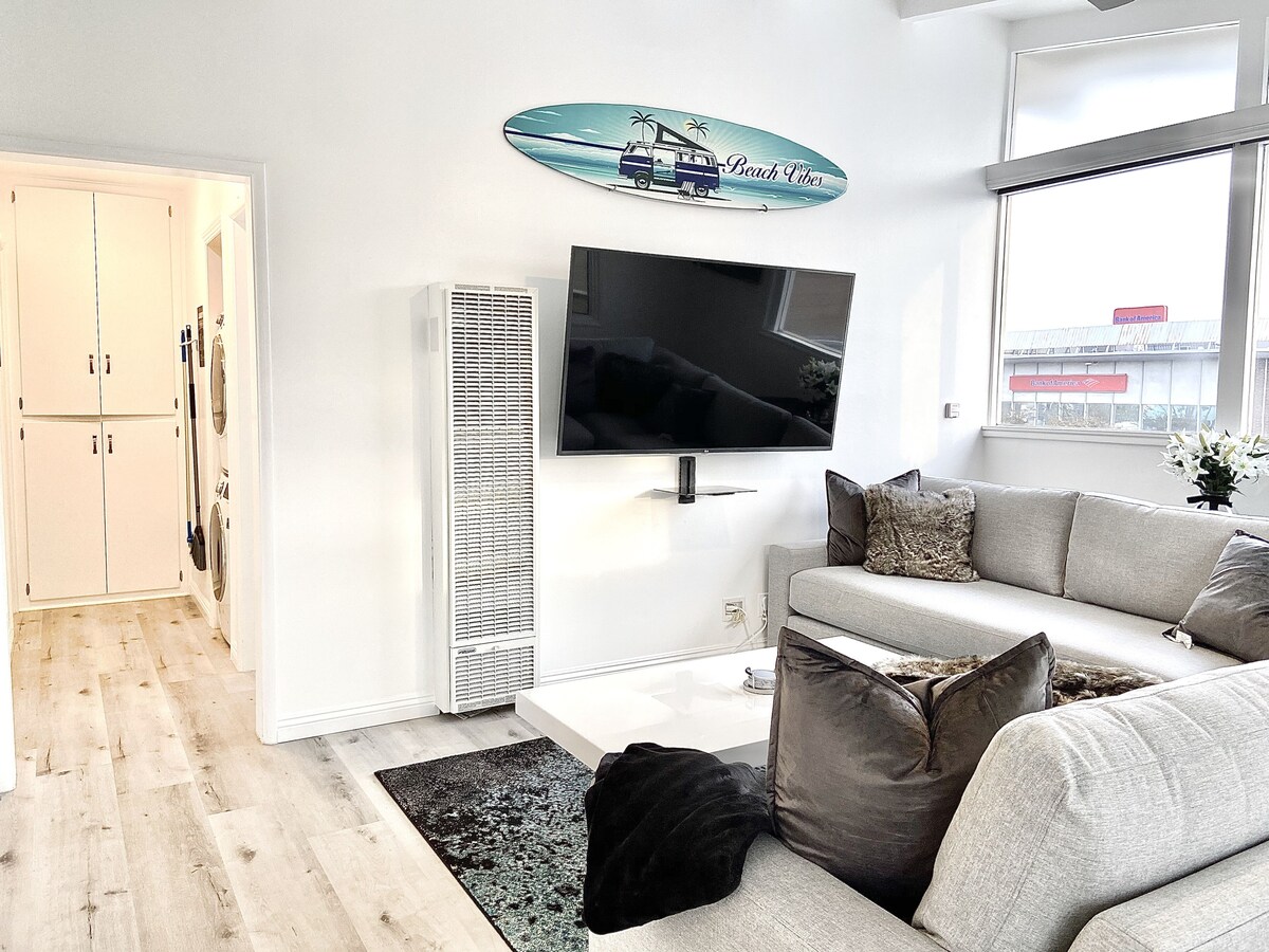 Stunning Beach Pad in Heart of Town – 2blks to Beach