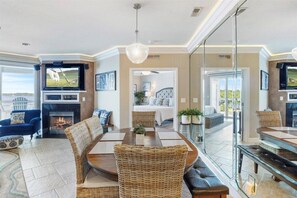 Dining area with seating for 6 people