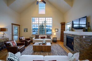 Huge main living area with vaulted ceilings