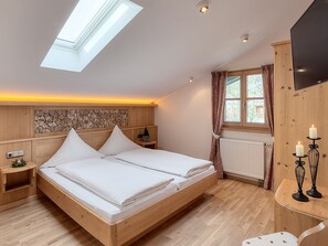 Ferienwohnung Hörndlwand 90qm, Balkon, Küche, 3 Schlafzimmer, Wohnzimmer, WLAN-Schlafzimmer