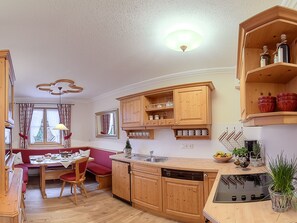 Ferienwohnung Hörndlwand 90qm, Balkon, Küche, 3 Schlafzimmer, Wohnzimmer, WLAN-Küche/Essbereich