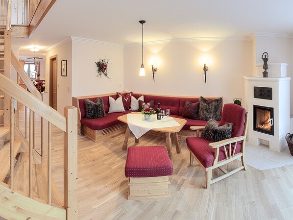 Ferienwohnung Hörndlwand 90qm, Balkon, Küche, 3 Schlafzimmer, Wohnzimmer, WLAN-Wohnbereich