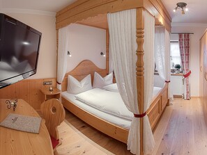 Ferienwohnung Hochfelln 100qm, Balkon, Küche, 3 Schlafzimmer, Wohnzimmer, WLAN-Schlafzimmer