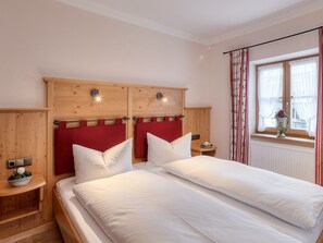 Ferienwohnung Hochfelln 100qm, Balkon, Küche, 3 Schlafzimmer, Wohnzimmer, WLAN-Schlafzimmer