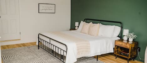 king size bed w/ memory foam mattress