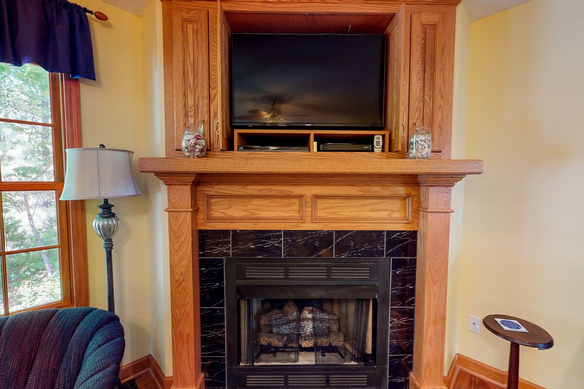 Dog-friendly, lakefront home w/ a private dock, furnished deck, & free WiFi
