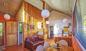 Kitchen and diningroom