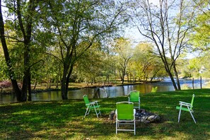 Fire Pit - Fire pit area looking at the river