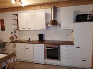 Ferienwohnung Grabenhäusl 80qm, Balk., Küche, 2 Schlafzimmer, 1 Wohnschlafz.-Küche mit Essecke und Zugang zum überdachten Balkon