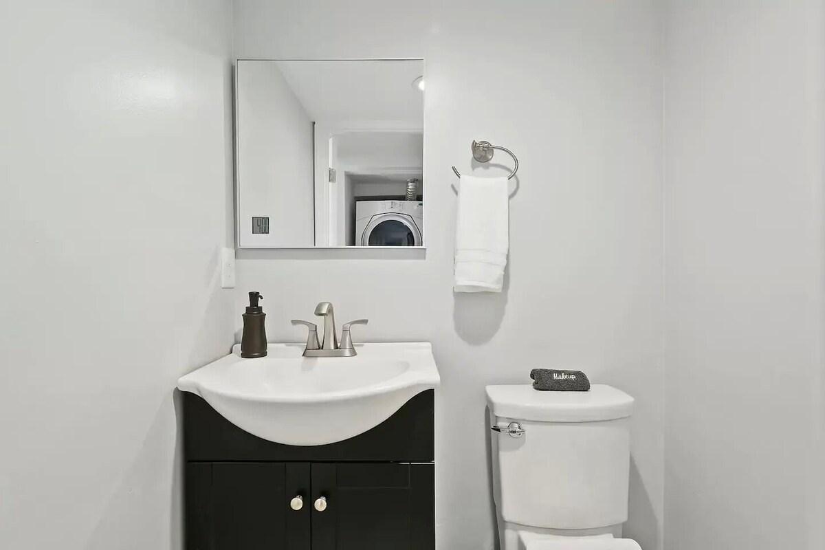 Modern Townhouse conveniently near D.C.