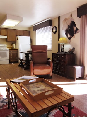 Livingroom/kitchen/dining area