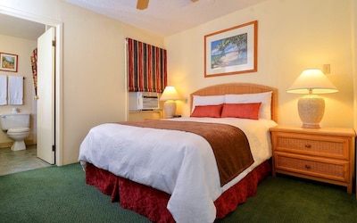 Awesome find! Two gorgeous 2BRs Suites for 12 Guests, Pool, Tennis, Parking