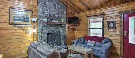 Broken Bow Vacation Rental Cabin | 2BR | 2BA | 6 Guests | 800 Sq Ft