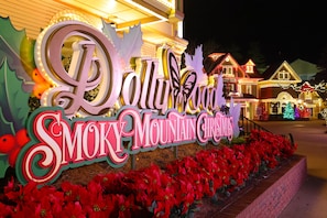 Smoky Mountain Christmas at Dollywood!