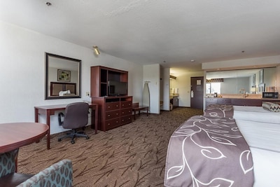 AMAZING VIEW! ONE COMFY UNIT! COMPLETE WITH SPA, POOL, HOT-TUB