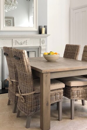 Dining room table seats 6