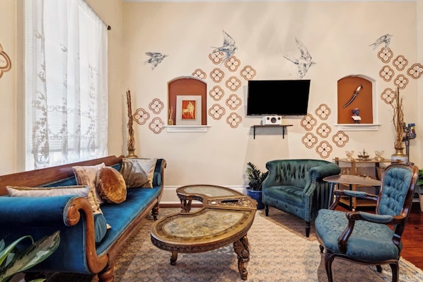 Living Room Seating for 5 with a Smart TV