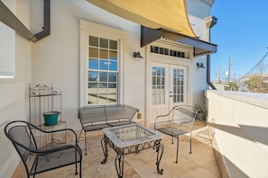 Private Covered Patio with Seating for 4