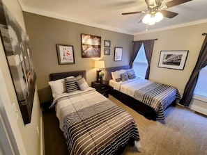 Bedroom with (1) Full and (1) Twin bed