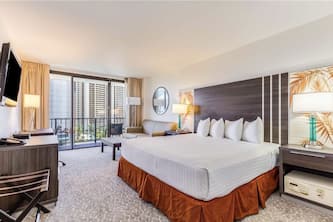 Aqua Palms Waikiki with Sea Views and WiFi, Parking Available
