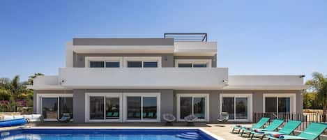 Carvoeiro rentals villa atlantica pool terrace 2