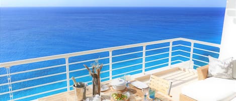 Huge oceanfront penthouse terrace with most private 180 d views! 
