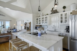 UPDATED RENOVATED KITCHEN W/CENTER ISLAND