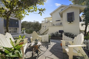 HOUSE ON DOUBLE LOT, WITH SEVERAL OUTDOOR LIVING AREAS