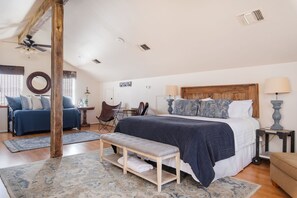 Guest house Sage Room-King bed & Twin Trundle bed