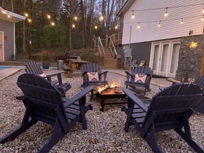 Shared outdoor courtyard, Firepit and Charcoal grill 